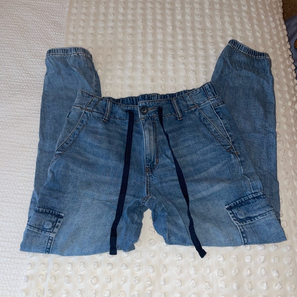 Cuffed jeans with tie